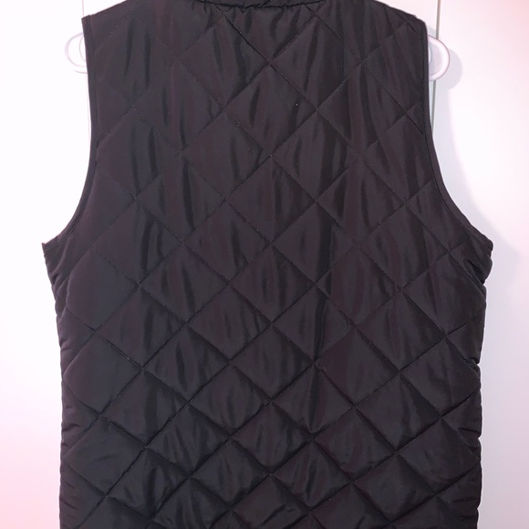 L Black Puffer Vest with Pockets - Picture 9 of 11